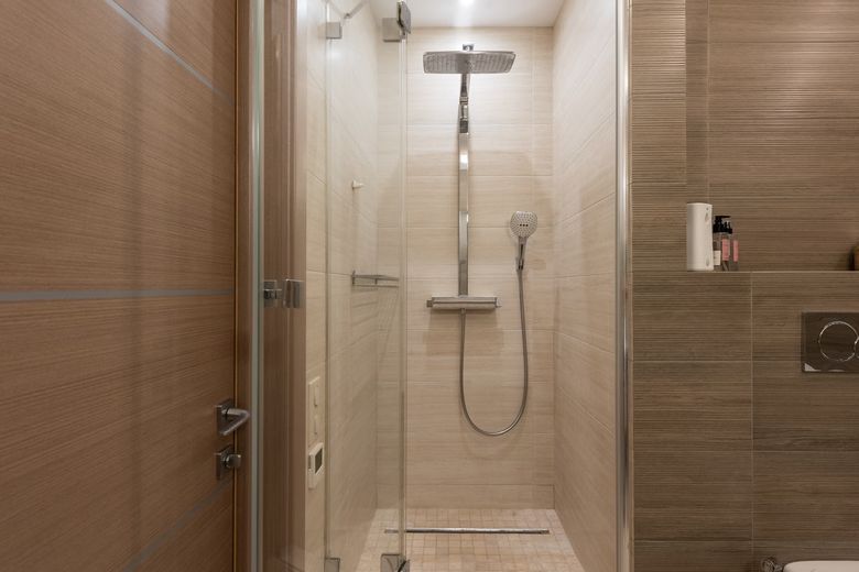 Выбор трапа для душевой walk-in: линейный или точечный