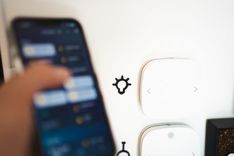 Что такое KNX и чем он принципиально отличается от беспроводных протоколов?
