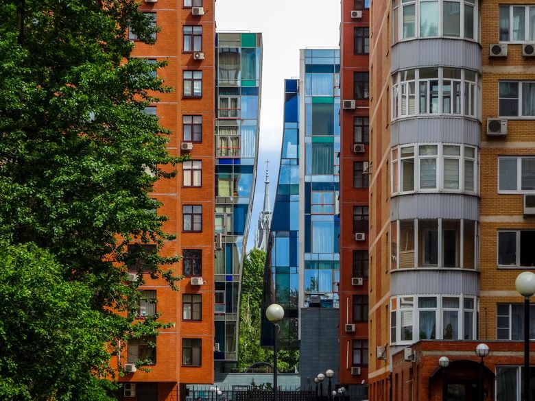 Как московский климат влияет на выбор фасадных материалов?