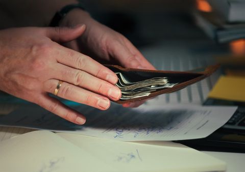 Почему курс валют напрямую влияет на стоимость ремонта