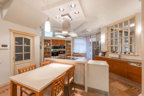 Зачем нужна вторая кухня в загородном доме бизнес-класса?